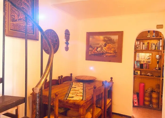 Hogar A Pasos De Hosmil